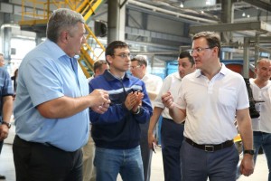 Дмитрий Азаров посетил ещё одно крупное предприятие Нефтегорского района - завод "Росскат"